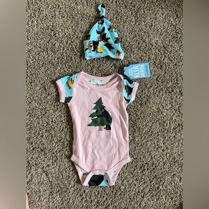 ✨3 for $15✨Hatley 6-12month Onesie & Hat set